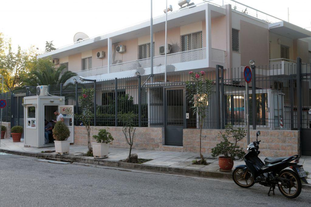 Επίθεση του Ρουβίκωνα με μπογιές στην πρεσβεία του Ιράν στο Ψυχικό