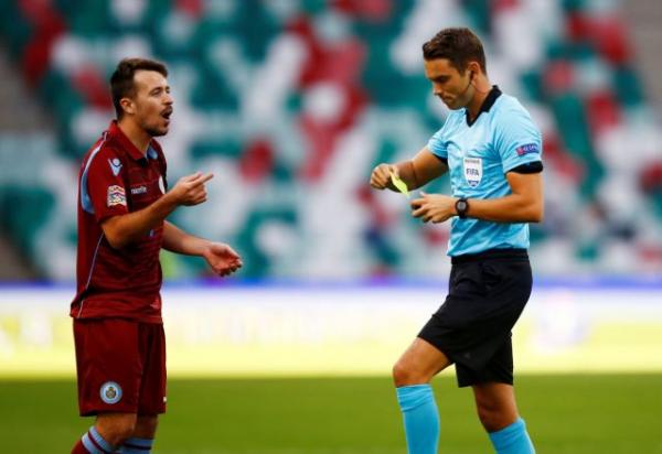 Άπειρος, αλλά έχει διακόψει ματς ο ρέφερι του Ολυμπιακός – ΠΑΟΚ