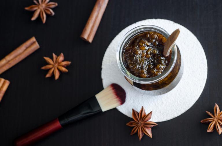 Ο φυσικός τρόπος να αποκτήσετε ζουμερά χείλη