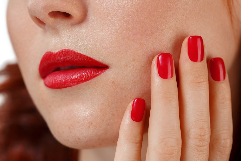 Τρία βήματα για να βάψετε τα νύχια σας σωστά