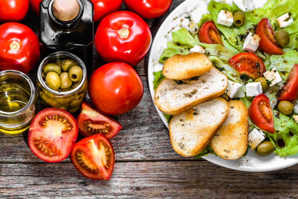 Μεσογειακή διατροφή: Πέντε τρόποι που ωφελεί την υγεία σας