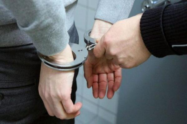 Παραδόθηκε στην Εισαγγελία ο ιδιοκτήτης της ΜΚΟ που κατηγορείται για διακίνηση προσφύγων