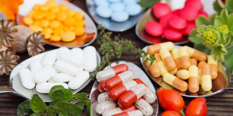 Έρευνα: Ένας στους δύο Έλληνες παίρνουν συμπληρώματα διατροφής