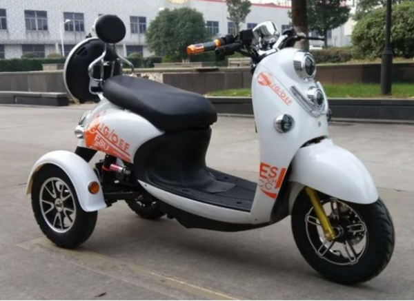 Τα Τρίκαλα υποδέχονται ελαφρά ηλεκτρικά τρίκυκλα και τετράκυκλα