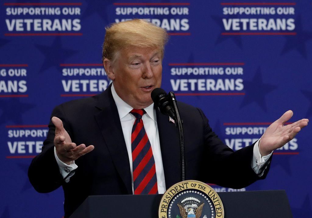 O Τραμπ υποσχέθηκε να απαλλαγεί από τη «δυσωδία» στο υπουργείο Δικαιοσύνης