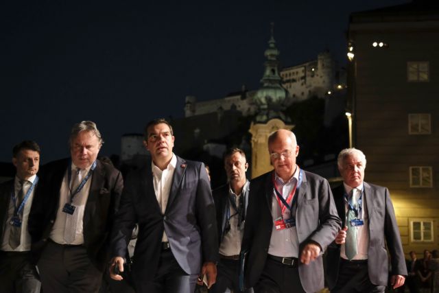 Υποκρισία Τσίπρα για το Προσφυγικό – Ζητά βοήθεια στην ΕΕ, αδιαφορεί για την ντροπή της Μόριας