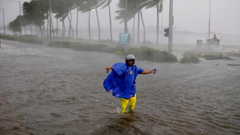 Τρεις νεκροί σε Φιλιππίνες και Ταϊβάν από τον υπερτυφώνα Μανγκούτ