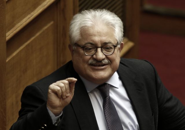 Τζαβάρας κατά Τσίπρα: Χρησιμοποιεί την παροχολογία για να εξευμενίσει τους πολίτες