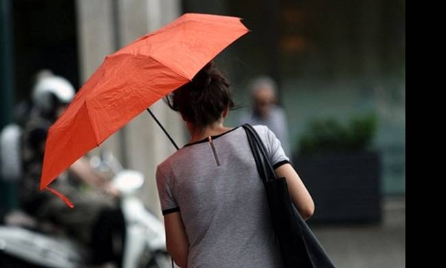 Με βροχές ή και καταιγίδες η Τετάρτη