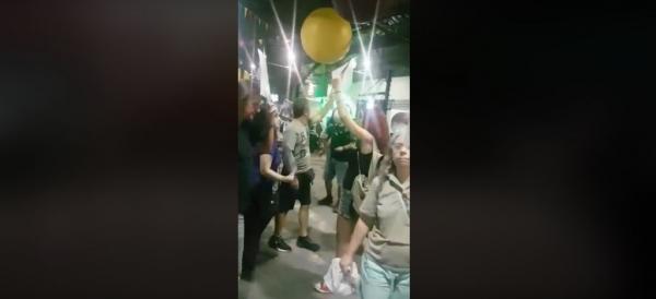 Βίγκαν ακτιβιστές έκαναν έφοδο σε φεστιβάλ για μπέργκερ