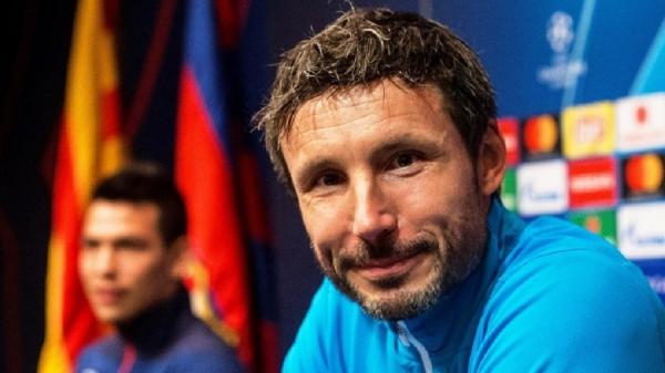 Φαν Μπόμελ: «Ας πάρουν στο τέλος την φανέλα του Μέσι»