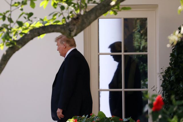 Ατμόσφαιρα καχυποψίας πάνω από τον Λευκό Οίκο