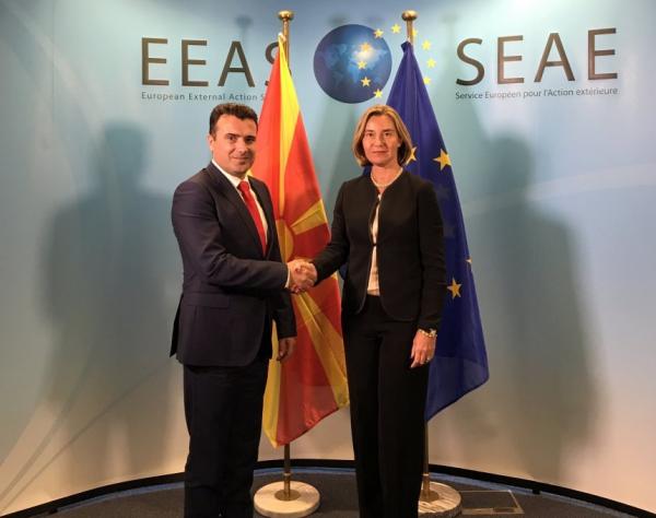 Ζάεφ και Μογκερίνι στα Σκόπια με το πρωθυπουργικό αεροσκάφος