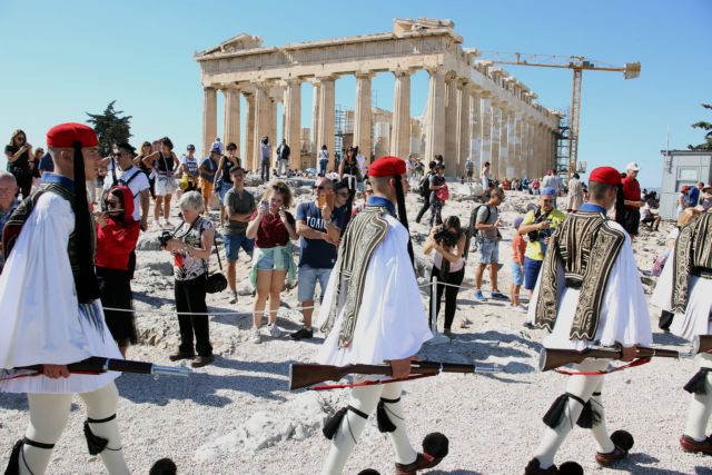 Με 7,9 στα 10 βαθμολογούν την Αθήνα οι ξένοι επισκέπτες