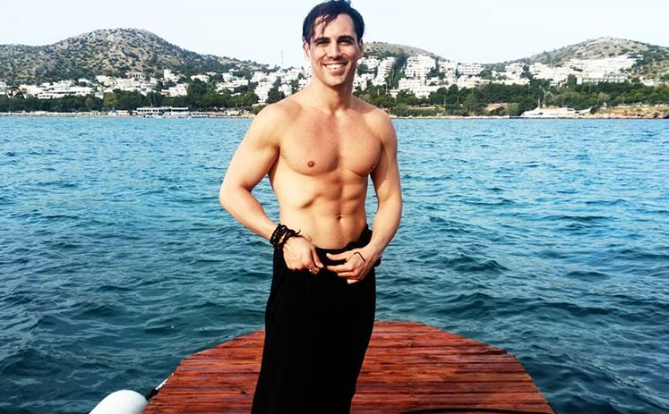 Ο Άνθιμος Ανανιάδης προσεύχεται στο Άγιο Όρος