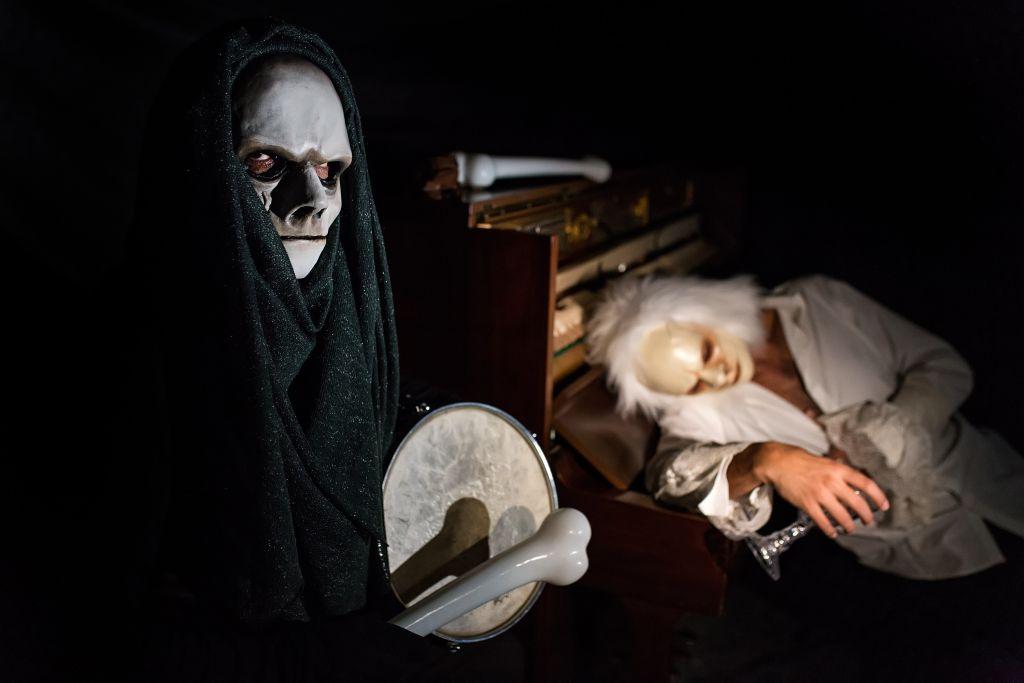 Με κούκλες και μάσκες οι «Βάτραχοι» στην Εναλλακτική Σκηνή της ΕΛΣ