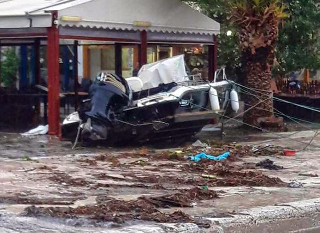 «Βούλιαξαν» Αργολίδα - Κόρινθος: Ξεχείλισαν ποτάμια, πλημμύρισαν δρόμοι και σπίτια [Εικόνες]