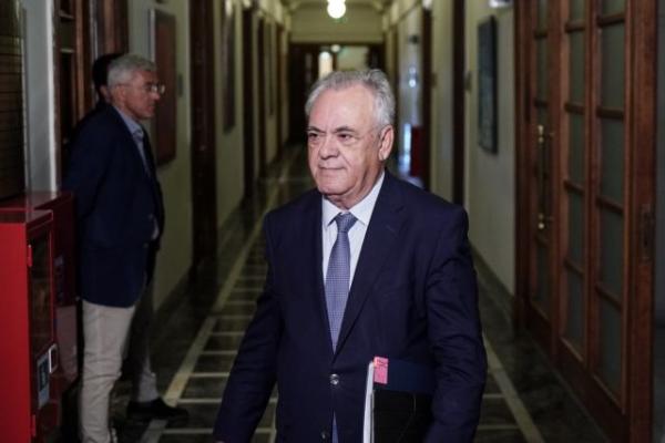 Υποσχέσεις Δραγασάκη για μη περικοπή των συντάξεων