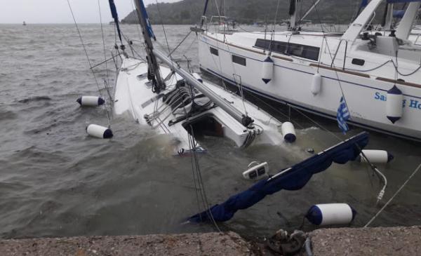 «Χαμός» στην Επίδαυρο: Βούλιαξαν σκάφη