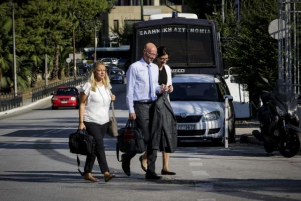 Θεσμοί: Δημοσιονομικά και κόκκινα δάνεια στο επίκεντρο των συζητήσεων