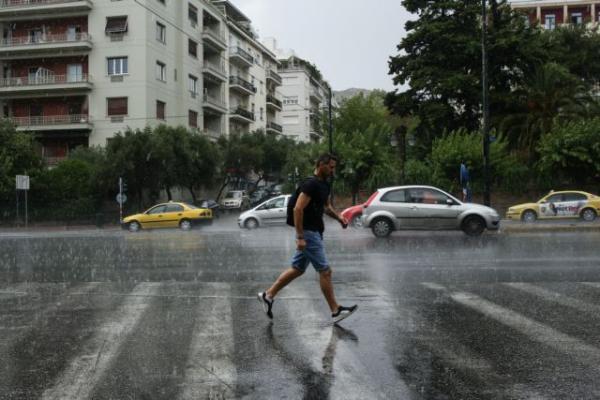 Σαρώνει ο «Ξενοφών» – Ισχυροί άνεμοι, κρύο και καταιγίδες