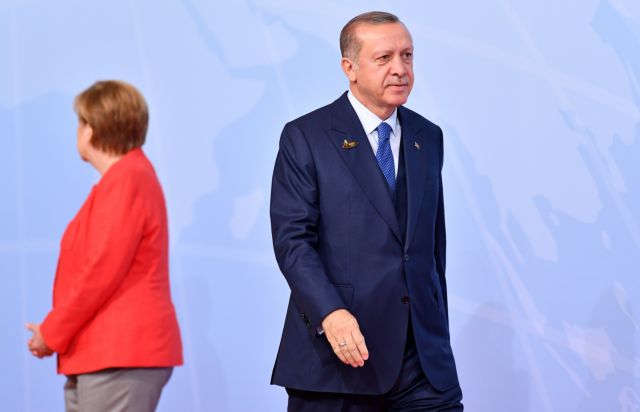 Απούσα από την επίσημη δεξίωση προς τιμήν του Ερντογάν η Μέρκελ