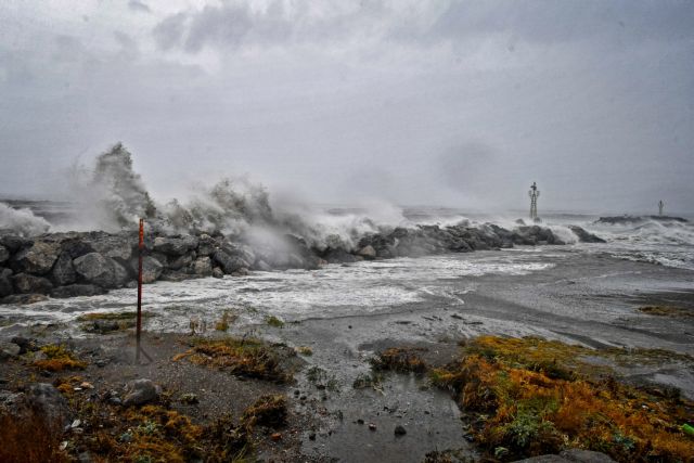 Στο έλεος της κακοκαιρίας η χώρα – Μεγάλα προβλήματα από την επέλαση του «Ζορμπά»