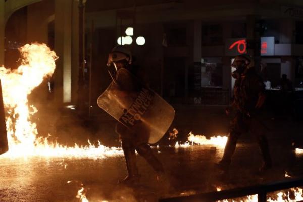 Θεσσαλονίκη: Επεισόδια με μολότοφ έξω από το τουρκικό προξενείο