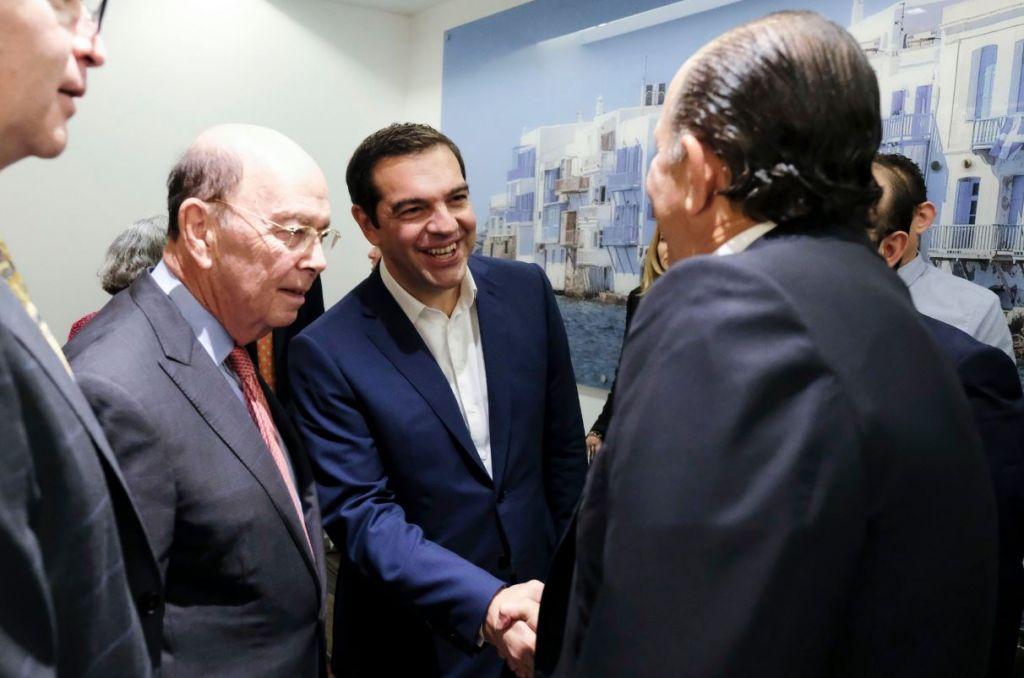Να πείσει τους επενδυτές προσπάθησε ο Τσίπρας έχοντας στο πλευρό του τον Ρος