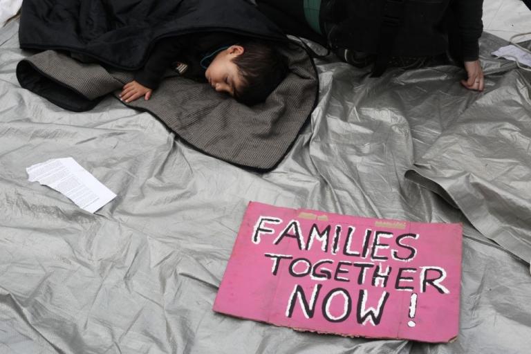 Αναχώρησαν για οικογενειακή επανένωση στη Γερμανία οι πρώτοι πρόσφυγες