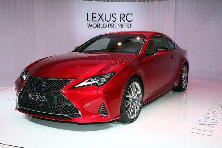 Η γαλλική πρεμιέρα του ανανεωμένου Lexus RC