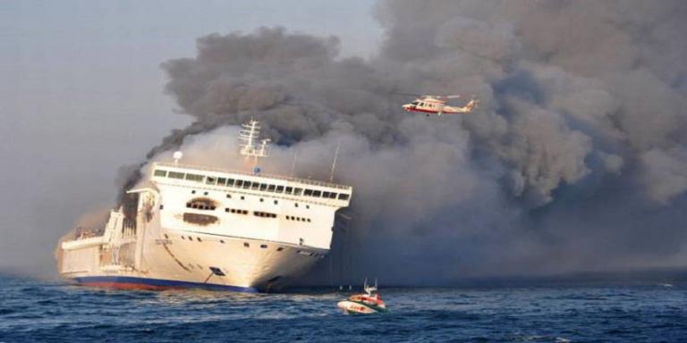 Πυρκαγιά σε πλοίο με 335 επιβαίνοντες στη Βαλτική