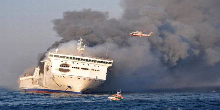 Πυρκαγιά σε πλοίο με 335 επιβαίνοντες στη Βαλτική