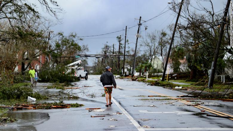 ΗΠΑ : Τουλάχιστον δώδεκα οι νεκροί από τον τυφώνα Μάικλ