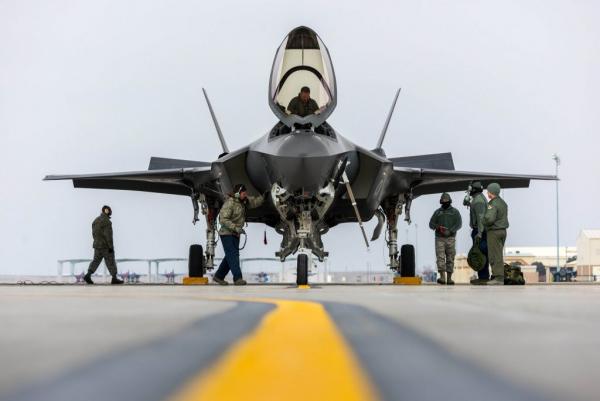 ΗΠΑ : Καθηλωμένα στο έδαφος όλα τα F-35