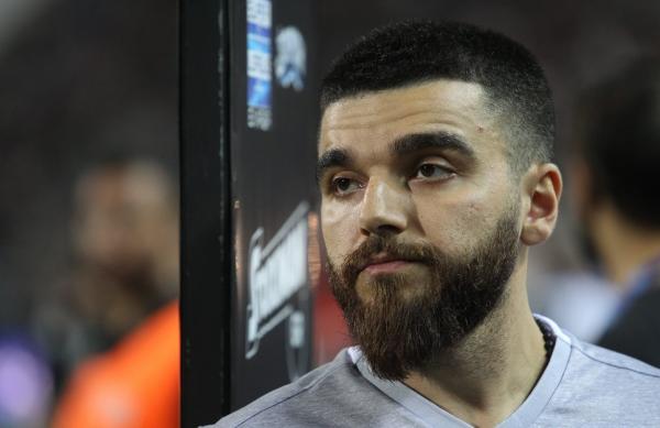 Πλήρωσε το στοίχημα ο Γ. Σαββίδης