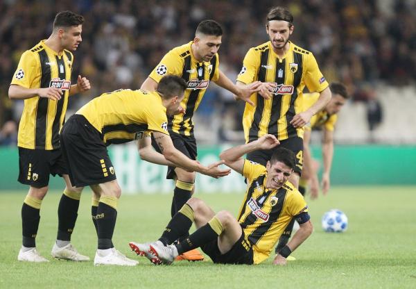 Πέφτουνε κάτω σαν τα κοτόπουλα