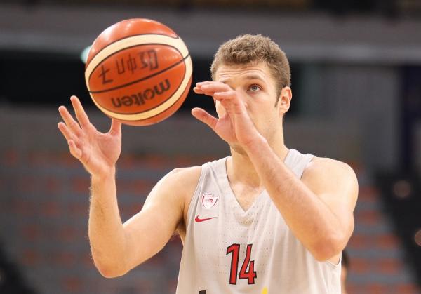 Βεζένκοφ: «Ωραίο να δουλεύεις με τον Μπλατ»