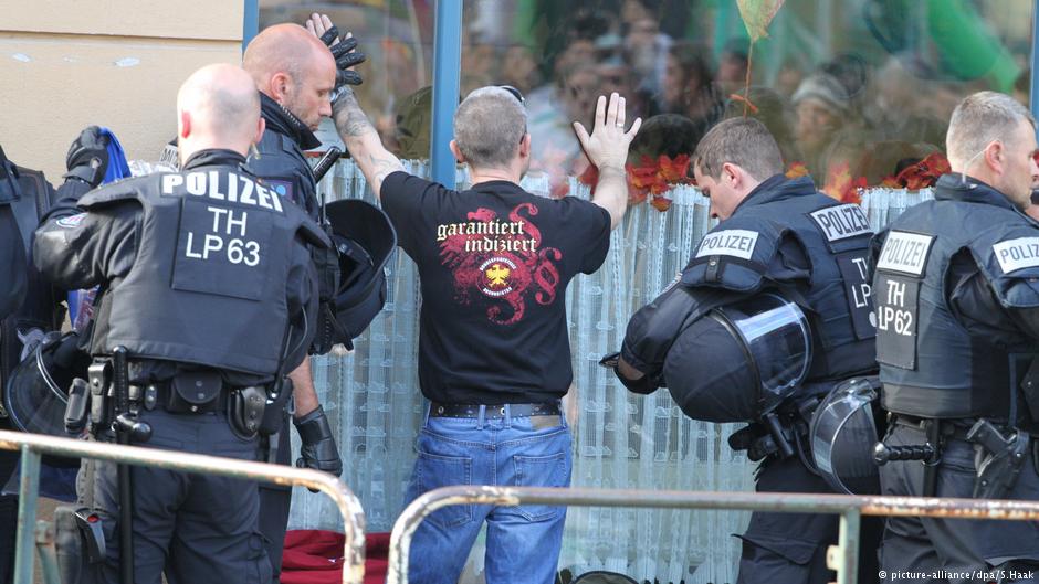 Γερμανία : Τραυματισμός οχτώ αστυνομικών σε συναυλία ακροδεξιάς