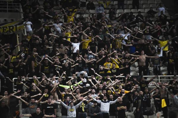 Οργή του λαού της ΑΕΚ στο ΟΑΚΑ