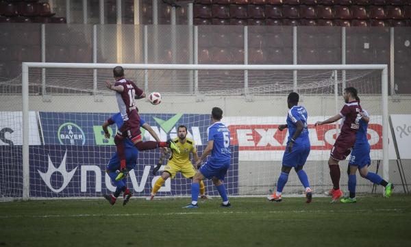 «Όρθιος» ο ΟΦΗ – φωνάζει η Λάρισα (0-0)