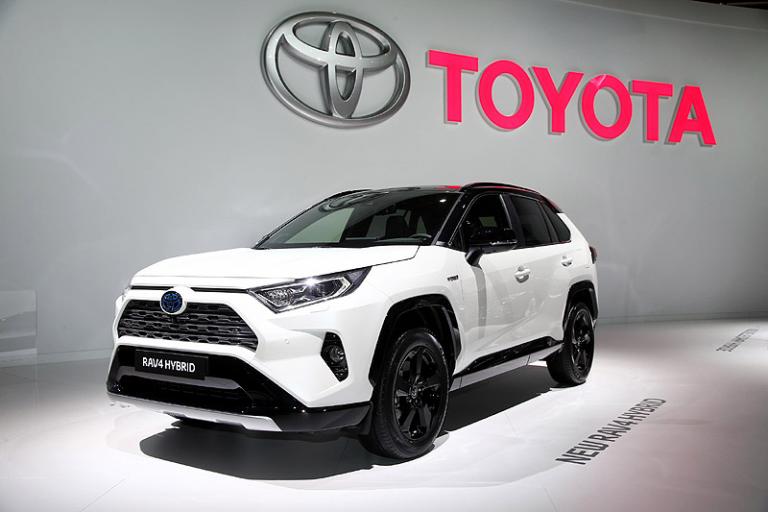 Η υβριδική επαναφορά του Toyota RAV4 από το Παρίσι