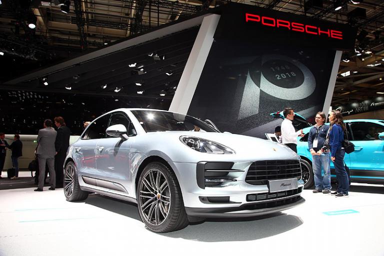 Στο Παρίσι η ευρωπαϊκή πρώτη της ανανεωμένης Porsche Macan