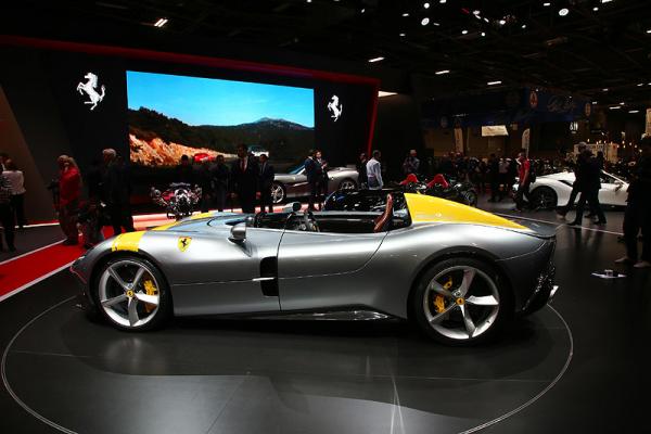 Οι Ferrari SP1 & SP2 του 1,6 εκατομμυρίου ευρώ εισβάλλουν στο Παρίσι