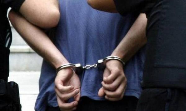 Σύλληψη 17χρονου που φέρεται ότι λήστευε πεζούς στα Εξάρχεια