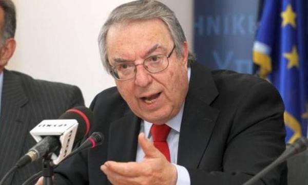 Μπαμπινιώτης : Κλείστε προσωρινά όλα τα πανεπιστήμια