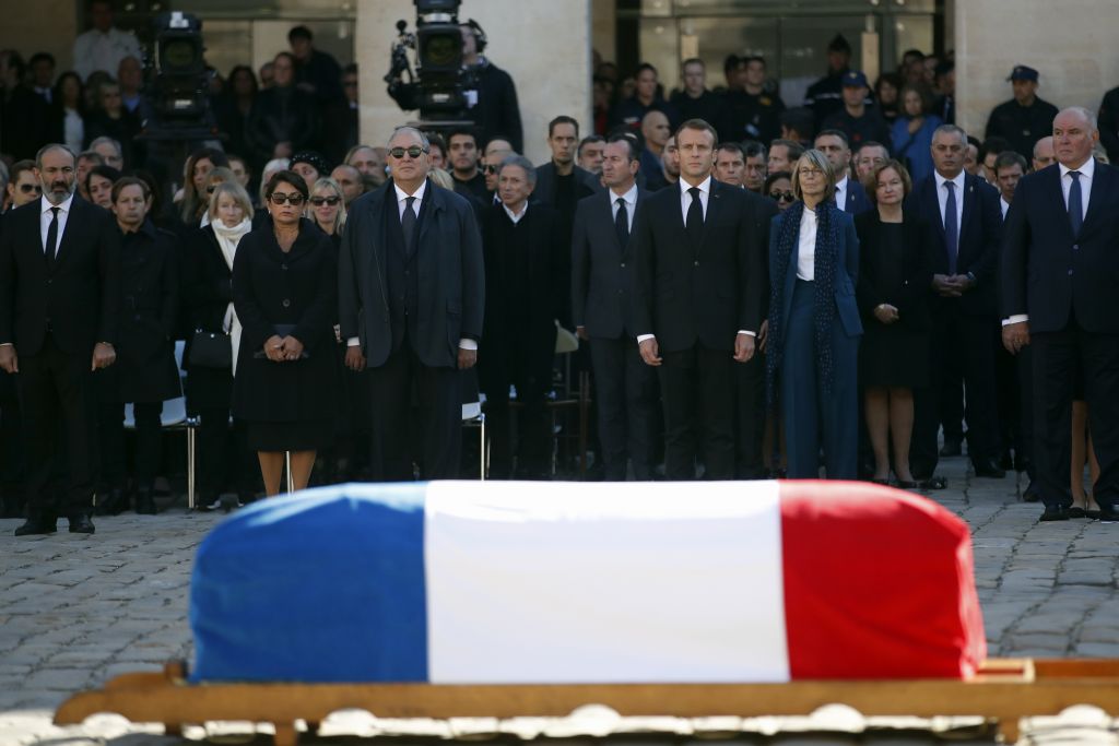 Η Γαλλία «αποχαιρέτησε» τον Σαρλ Αζναβούρ