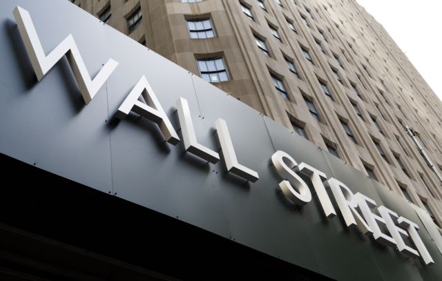 «Βουτιά» στη Wall Street στη σκιά των τρομοδεμάτων