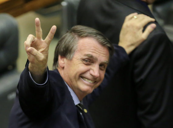 Ο ακροδεξιός Μπολσονάρο κερδίζει τις προεδρικές εκλογές στη Βραζιλία | in.gr