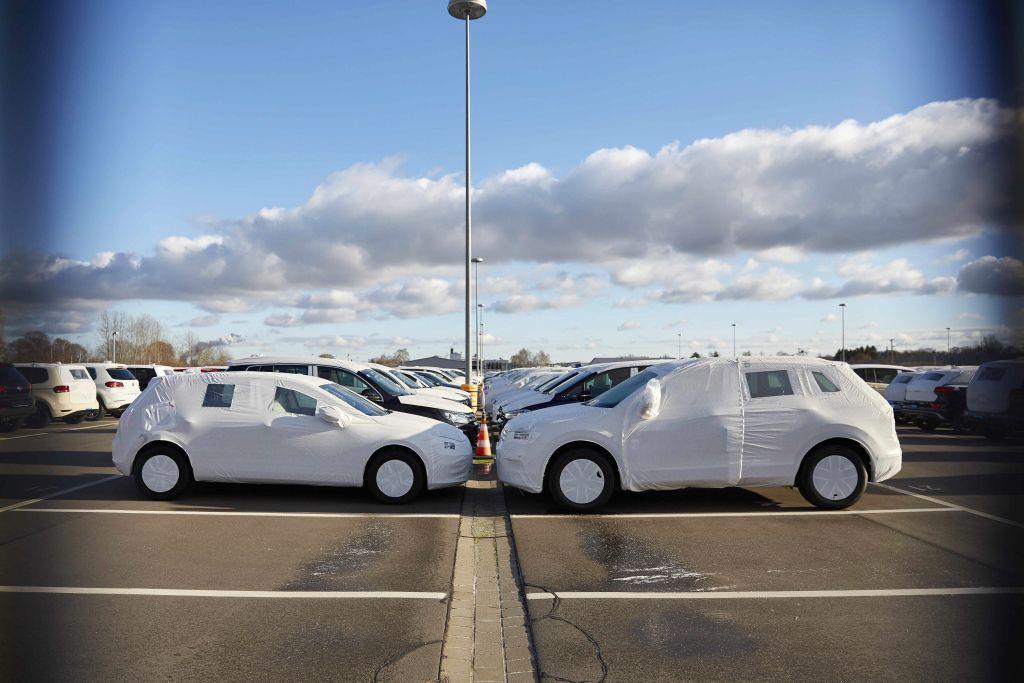 Με σκεπτικισμό αντιμετωπίζει η αυτοκινητοβιομηχανία τον στόχο μείωσης του 35% για τις εκπομπές CO2